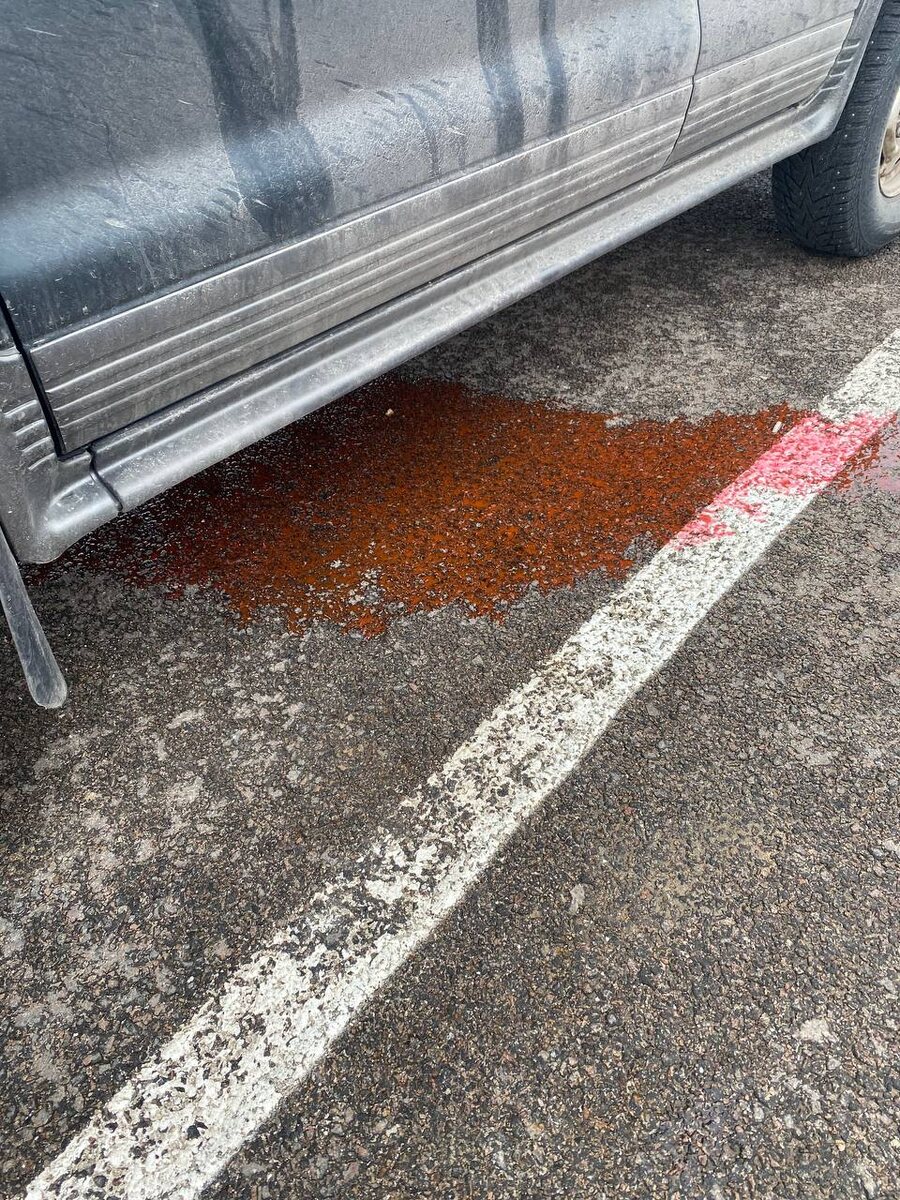 Откуда-то вытек антифриз