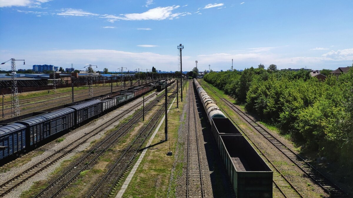     В январе и феврале 2024 года на станции Суйфэньхэ приняли и разгрузили 649 российских грузовых поездов. Вот только обратно поезда уходили пустыми. Приморцев такой расклад шокирует.