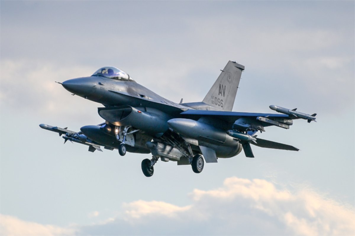    Истребитель F-16