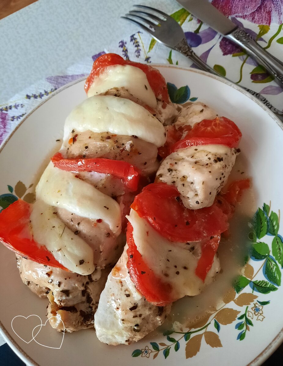 куриное филе фаршированное. куриная грудка с рикоттой и шпинатом. куриная грудка без сыра. куриная грудка запеченная с моцареллой и помидорами. фаршированные куриные грудки.