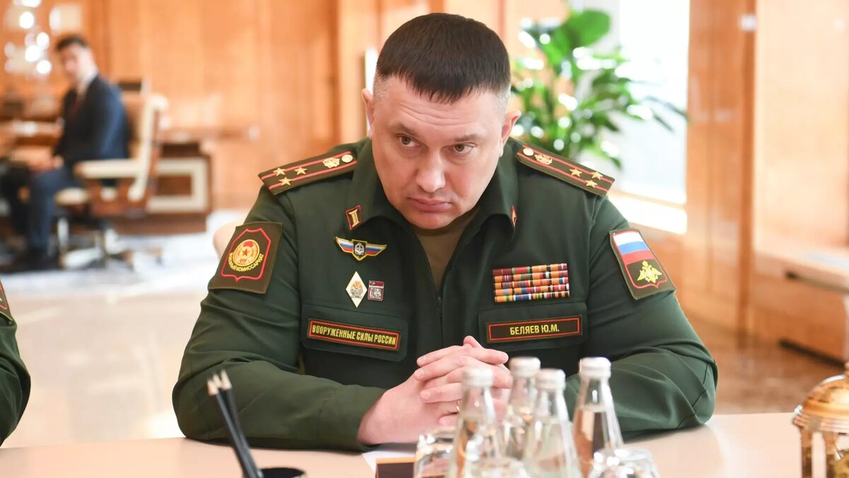     Главе Татарстана Рустаму Минниханову представили нового военного комиссара республики. Им стал Юрий Беляев. Об этом сообщила пресс-служба руководителя РТ.