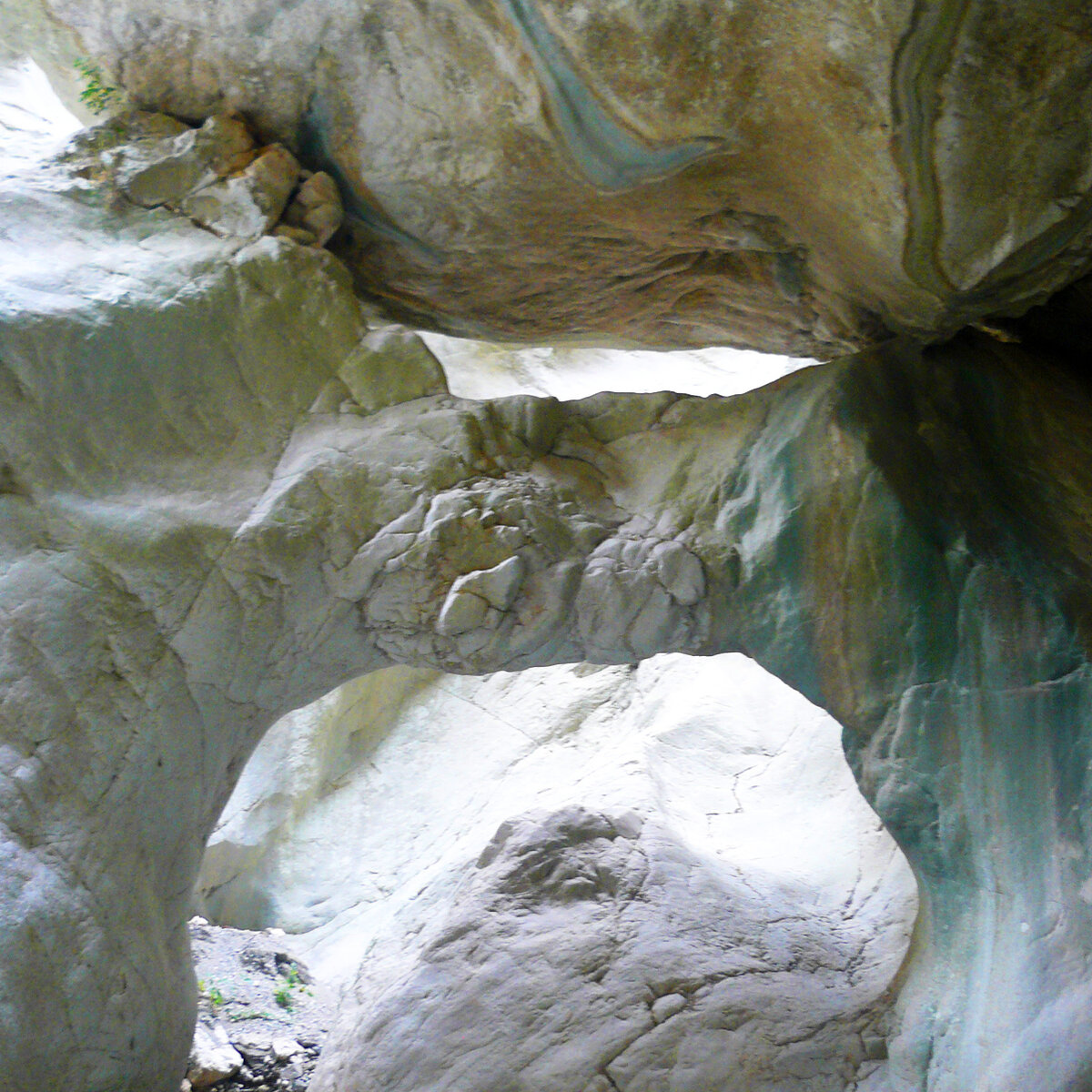 в течение дня. в течении дня или в течение как правильно. в течение часов. оказание первой помощи при порезах для школьников. в течение года или в течении как правильно.