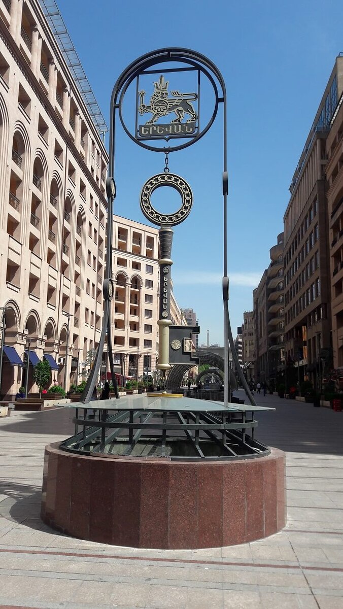 монумент ереван. памятник в ереване. памятник в ереване. памятник в ереване. статуя гая ереван.