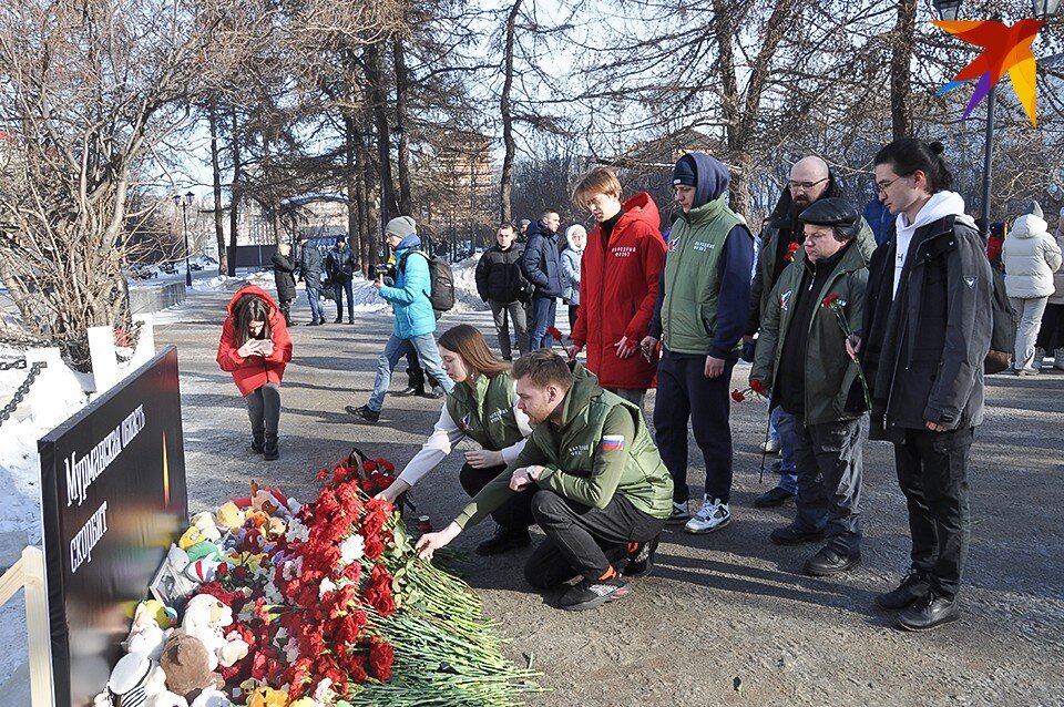 На митинг пришли представители общественных организаций и просто неравнодушные мурманчане. 