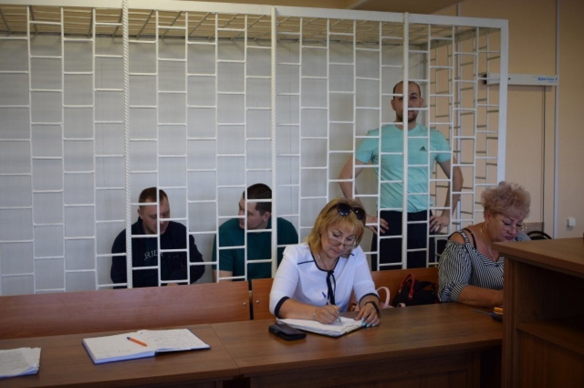    Надругались в гараже.