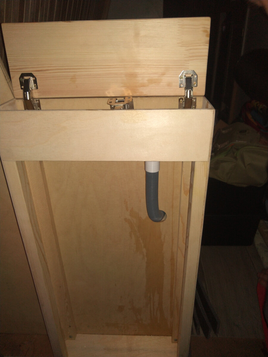 Ввод в бак из гофры 21мм. Потеки - результаты испытаний, не всегда удачных