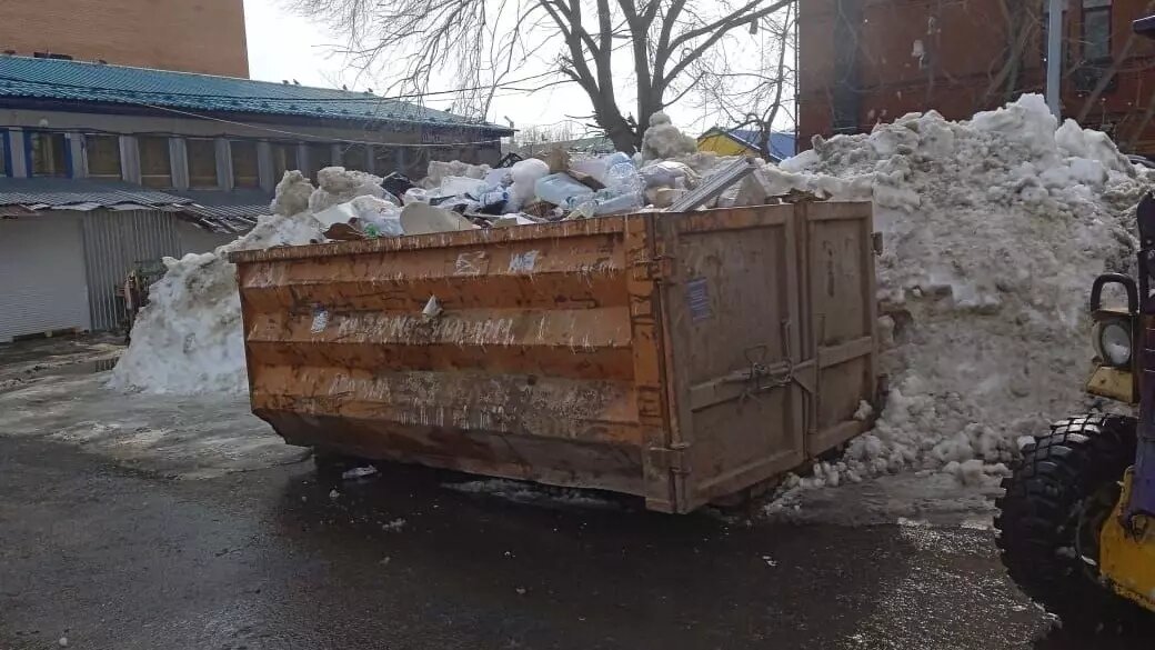     В Вахитовском районе Казани жители одного из дворов по улице Межлаука остались без контейнерной площадки после капитального ремонта. Соответствующая информация появилась в Telegram-канале мэрии.