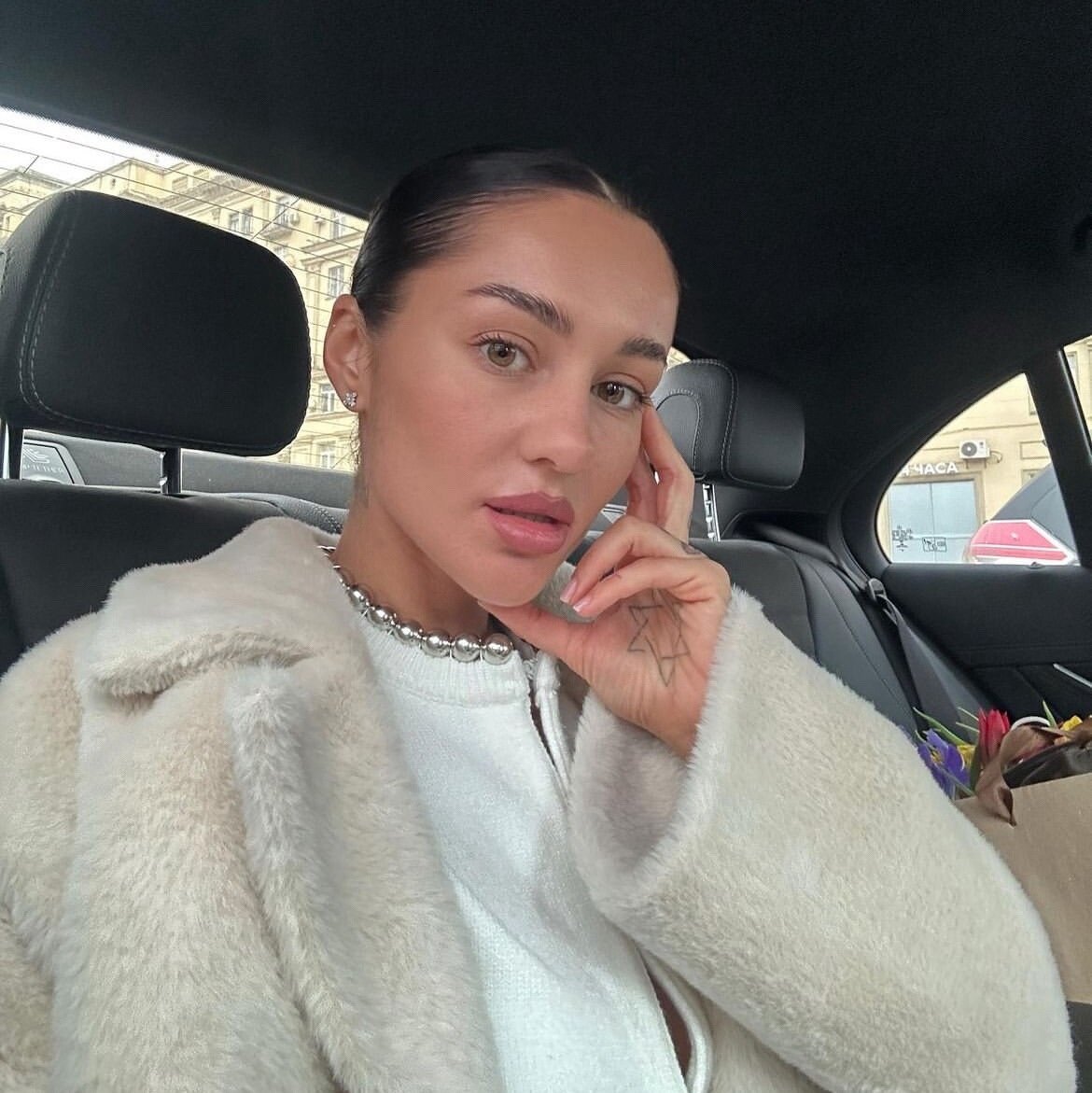 Влюбленные с гитарой. Песни друзей. Песня друзья девушек. Песня друзья девушек. Мэрилин монро бриллианты лучшие друзья.