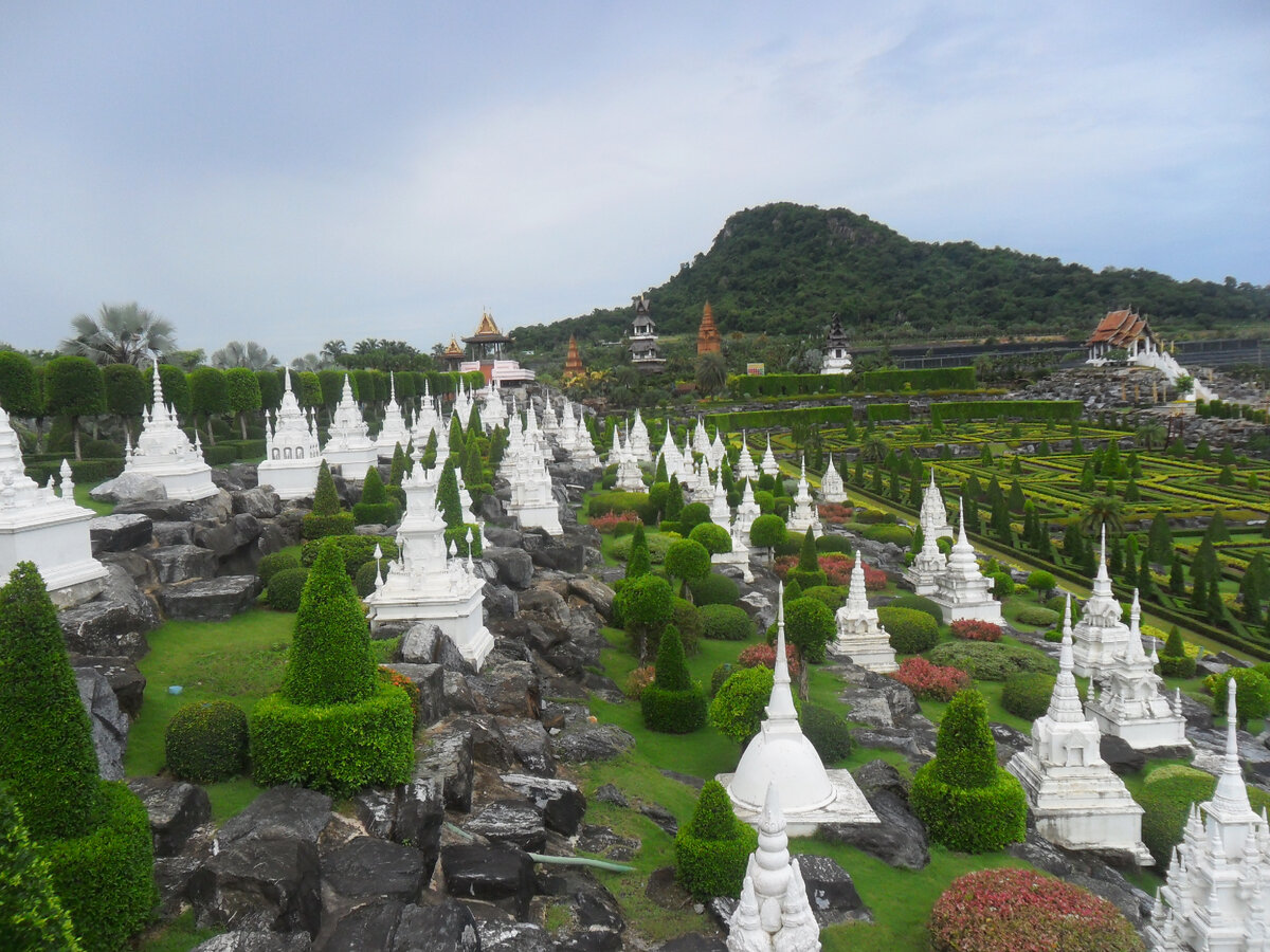 Французский парк. Тропический сад Nong Nooch (Pattaya, Thailand)