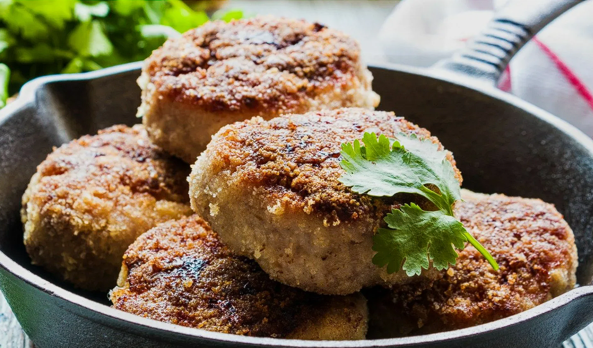 куриные котлеты. яблочные котлеты. необычные котлеты. куриный фарш без хлеба. куриный фарш без хлеба.