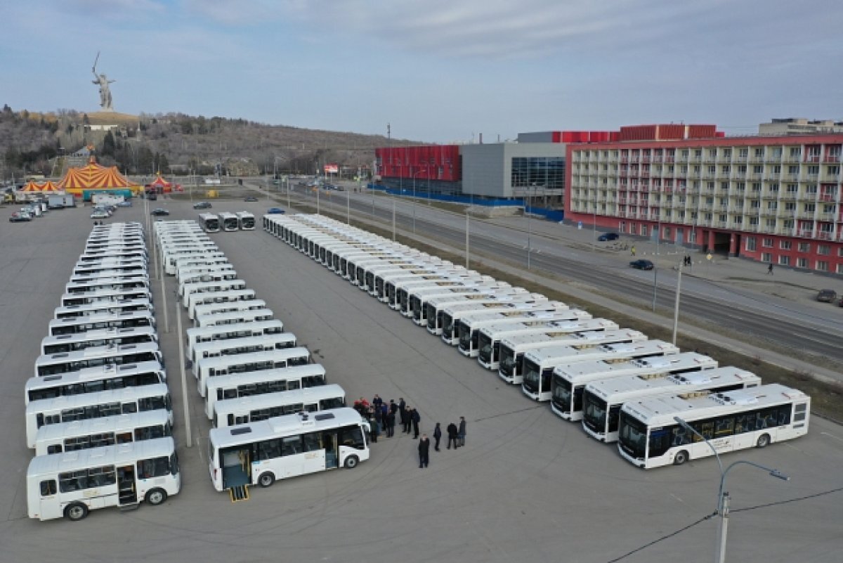    Волгоградский губернатор лично убедился в качестве новых сельских автобусов