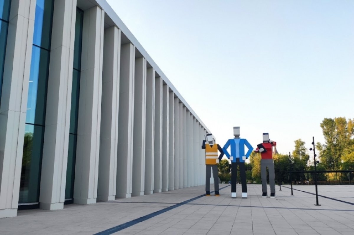    Фигуры «Строителей будущего» убирают с Нижегородской ярмарки