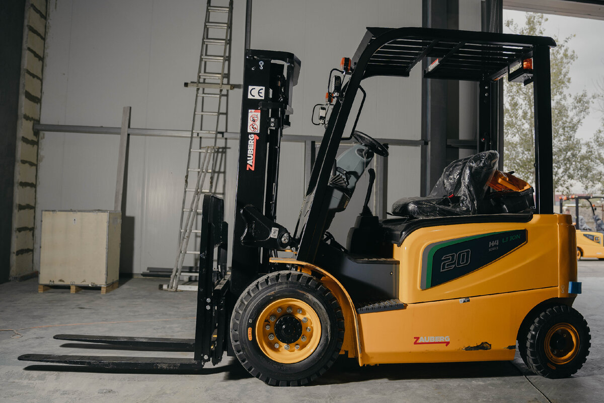 Электропогрузчик EB20