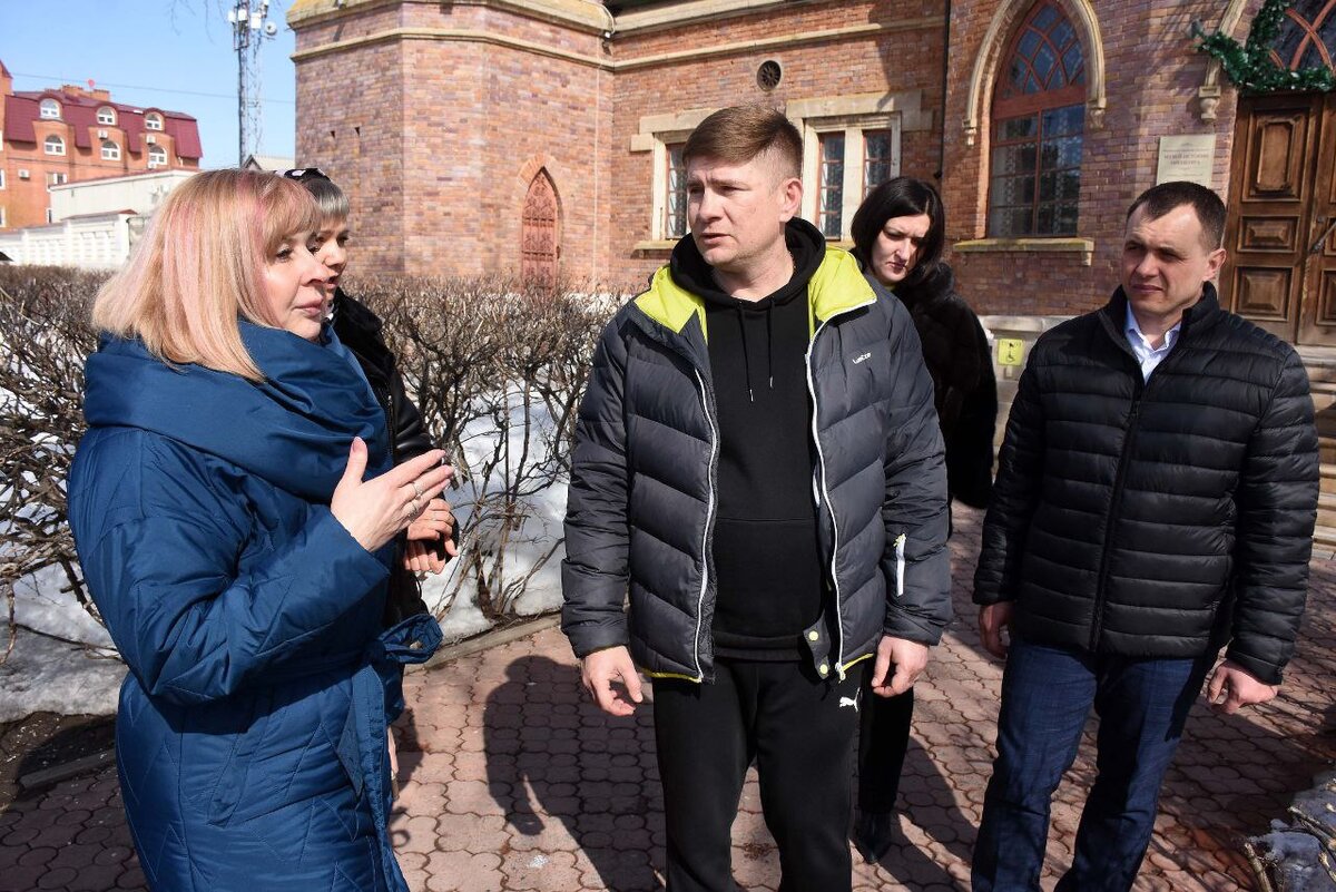  📷    В Оренбурге у Музея истории готовят место для «ученого кота» Марина Шарт