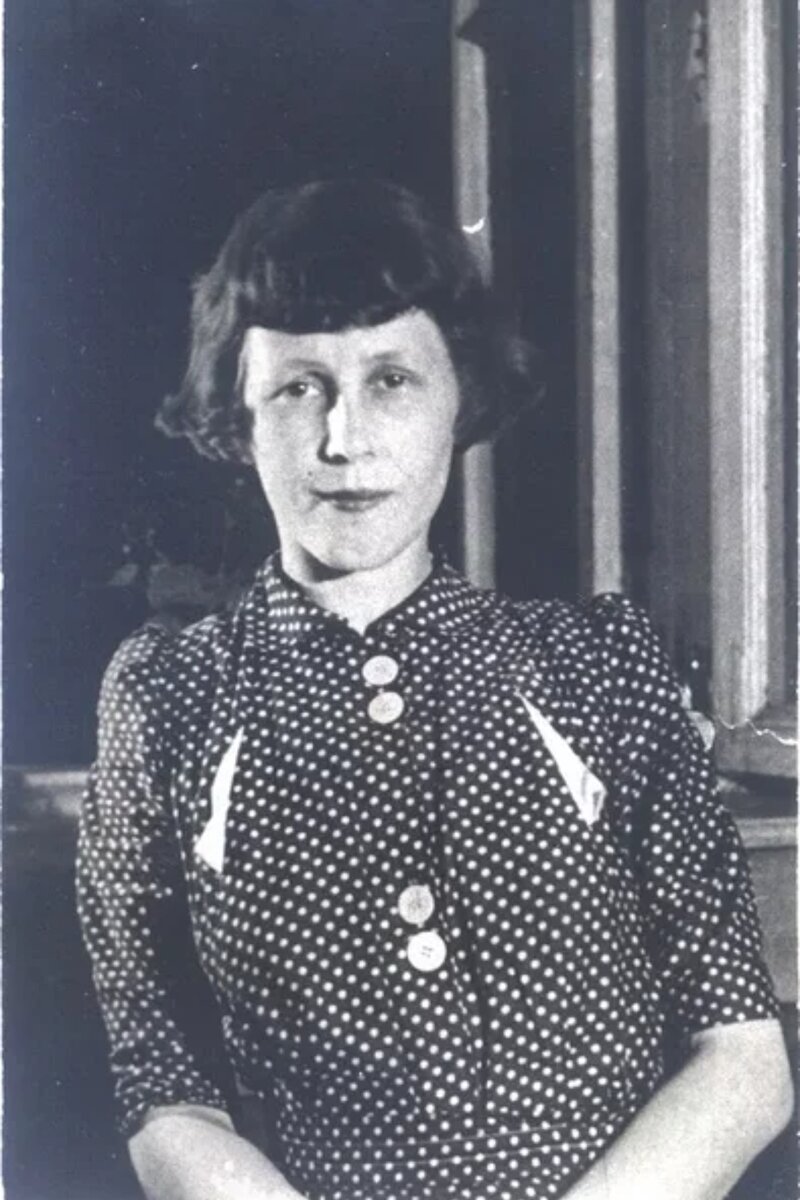 Фото Марии Петровых  https://kulturologia-ru.turbopages.org/kulturologia.ru/s/blogs/210817/35687/