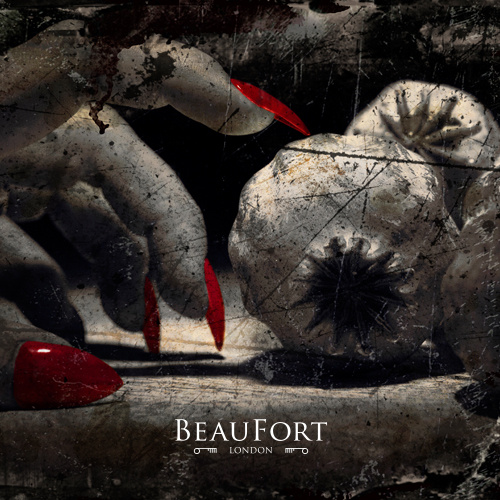 Верхние ноты: Чайный лист, Черный перец и Кардамон; средние ноты: Виски, Ладан и Опиум; базовые ноты: Береза, Табак и Уд.