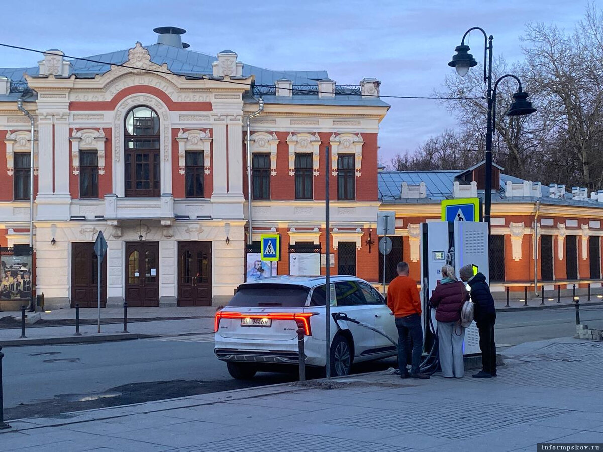 Не углеводородами едиными жив личный транспорт. Некоторые псковичи поняли это раньше других. Фото: ПАИ