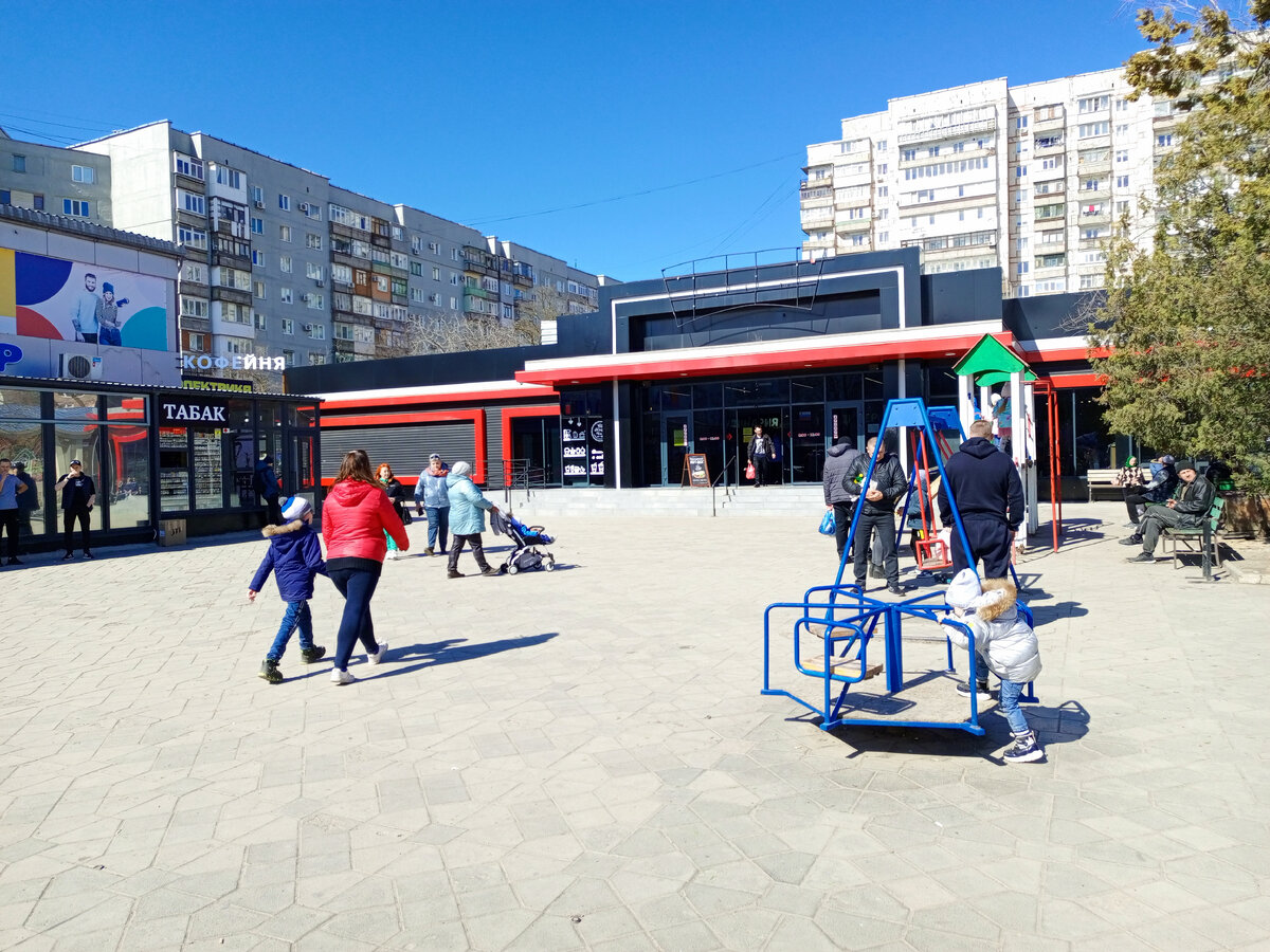 23 микрорайон. Час дня. 