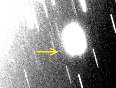 Изображение новой урановой луны с помощью телескопа Магеллана. Уран находится недалеко от поля зрения в левом верхнем углу, источник: https://carnegiescience.edu/new-moons-uranus-and-neptune-announced