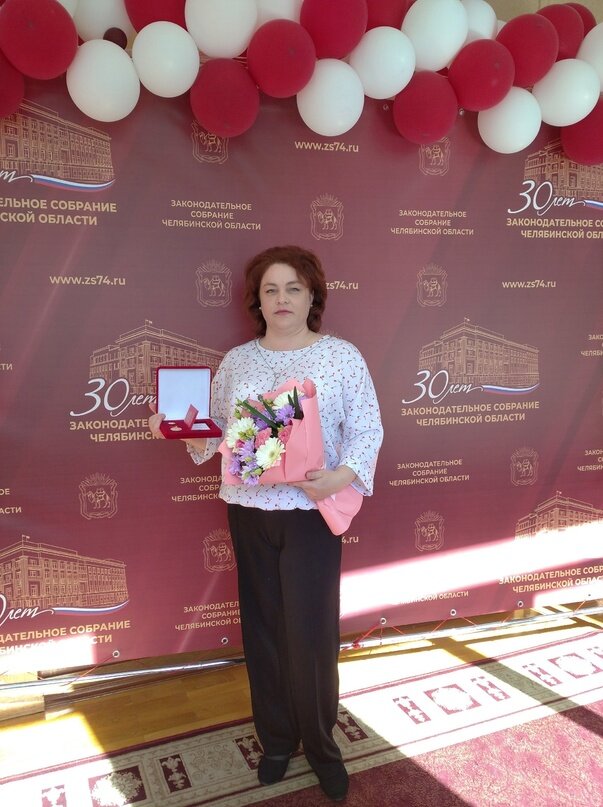 система премирования. деепримирлвание сотрудника. премия бывшему сотруднику. статуэтки для награждения. статуэтки для награждения победителей.