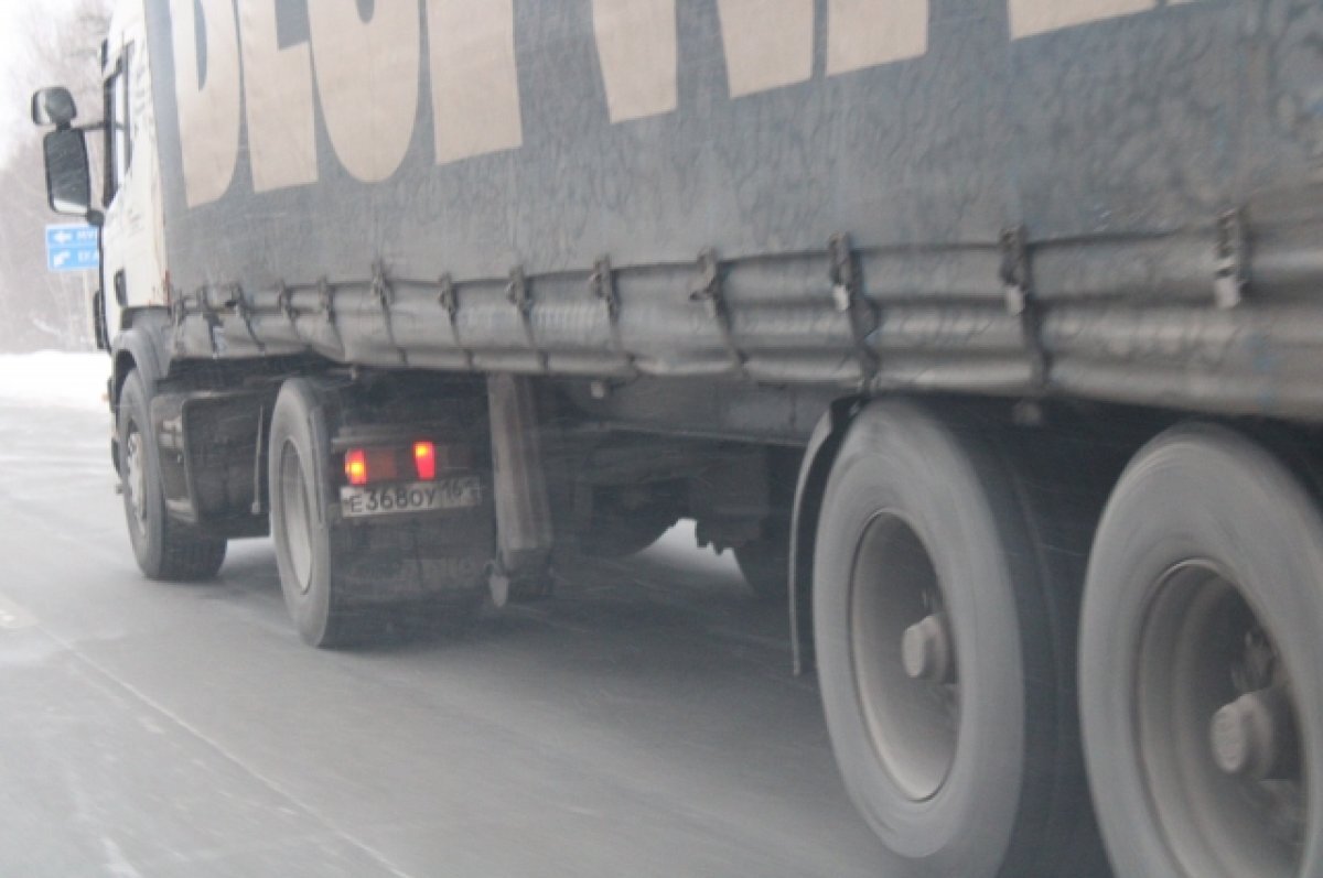    Движение грузовиков ограничат в Смоленской области