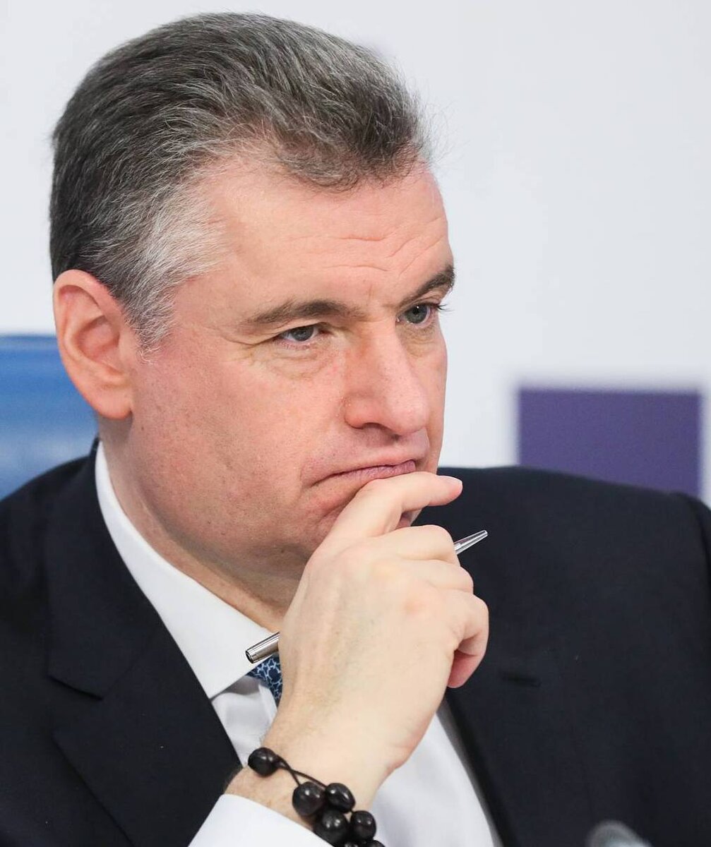 Российские политики высказались о возвращении смертной казни:

Мораторий на смертную казнь, который приняли в 1996 году в связи вступлением в Совет Европы, должен быть прерван — Слуцкий. 

«Справедливая Россия — За правду» будет настаивать на проведении в Единый день голосования 2024 референдума о возвращении смертной казни — Миронов. 

Не надо никаких референдумов, достаточно решения Конституционного суда — Володин. 