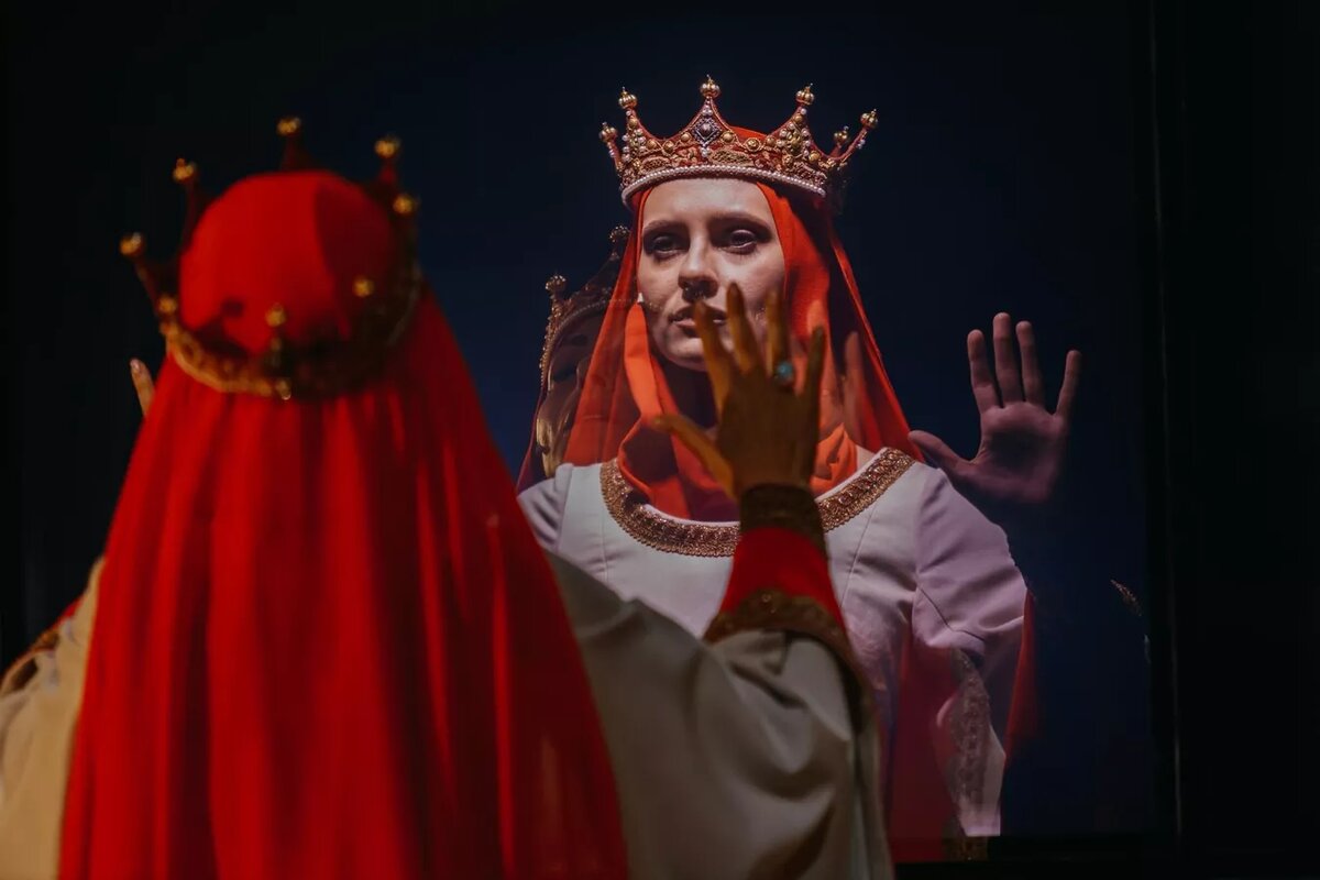 Сати Спивакова на сцене Театра наций © Photo : provided by Irina Polyarnaya