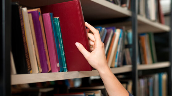    В библиотеках могут ограничить выдачу книг писателей-иноагентов Егор Гордеев