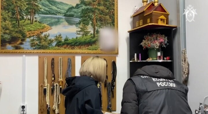    В сувенирной лавке Сургута нашли предметы с экстремистской символикой