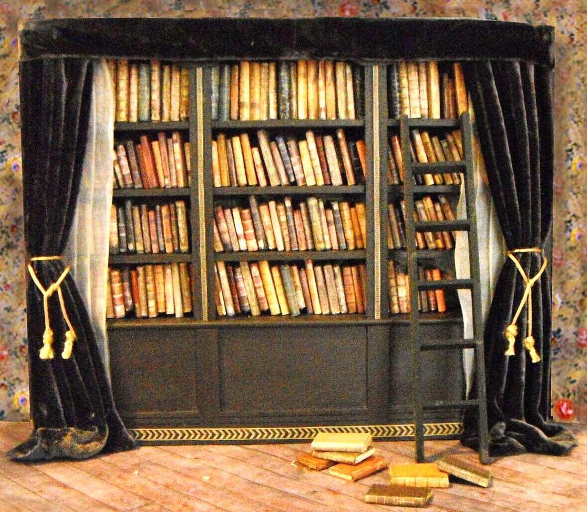 Лорен Делани Джордж. Библиотека в масштабе 1 дюйм, более 300 миниатюрных книг, современная работа