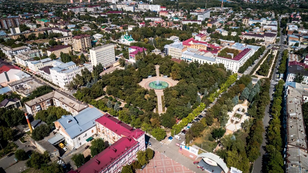     В официальном телеграм-канале администрации Армавира заявили, что для реконструкции центральной площади города решили направить 210 миллионов рублей.