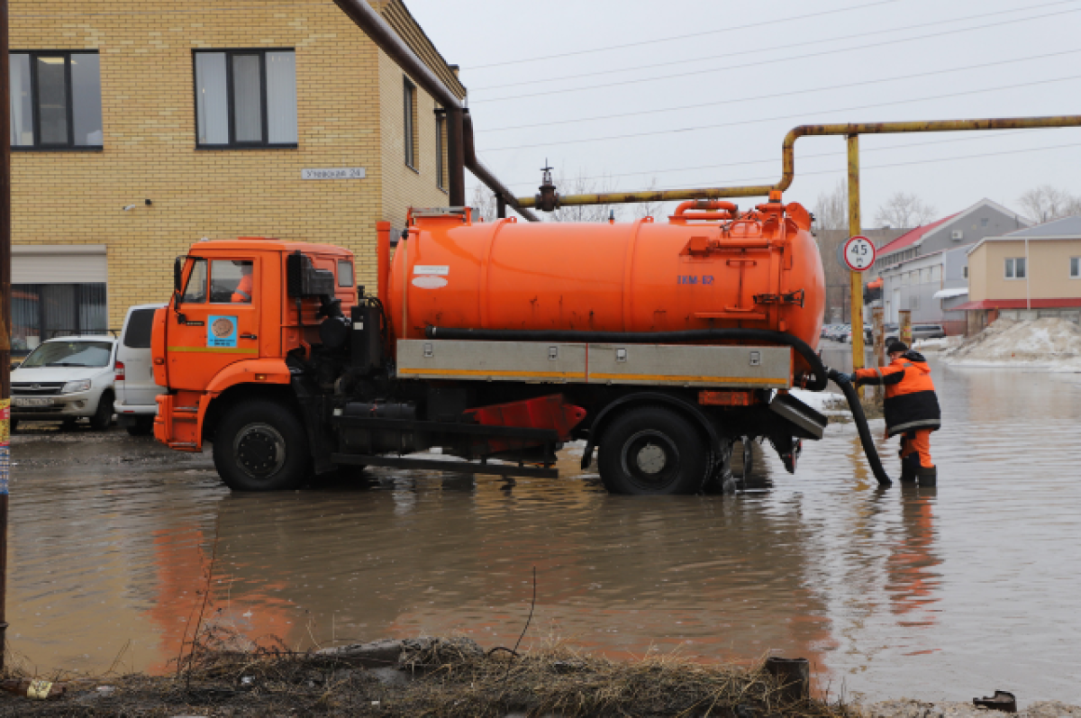    В Самаре активизировали откачку с улиц талой и дождевой воды