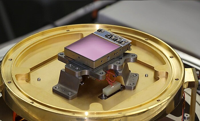 Un detector de infrarrojos basado en una aleación de mercurio-cadmio-telurio, fabricado para el Telescopio Orbital James Webb. Fuente: Universidad de Arizona/NASA CC BY-NC-ND 2.0