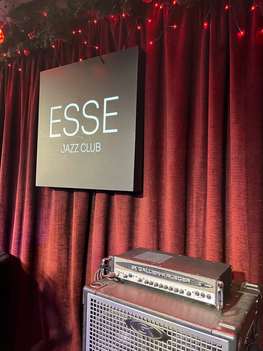 Личное фото автора. На сцене бара 