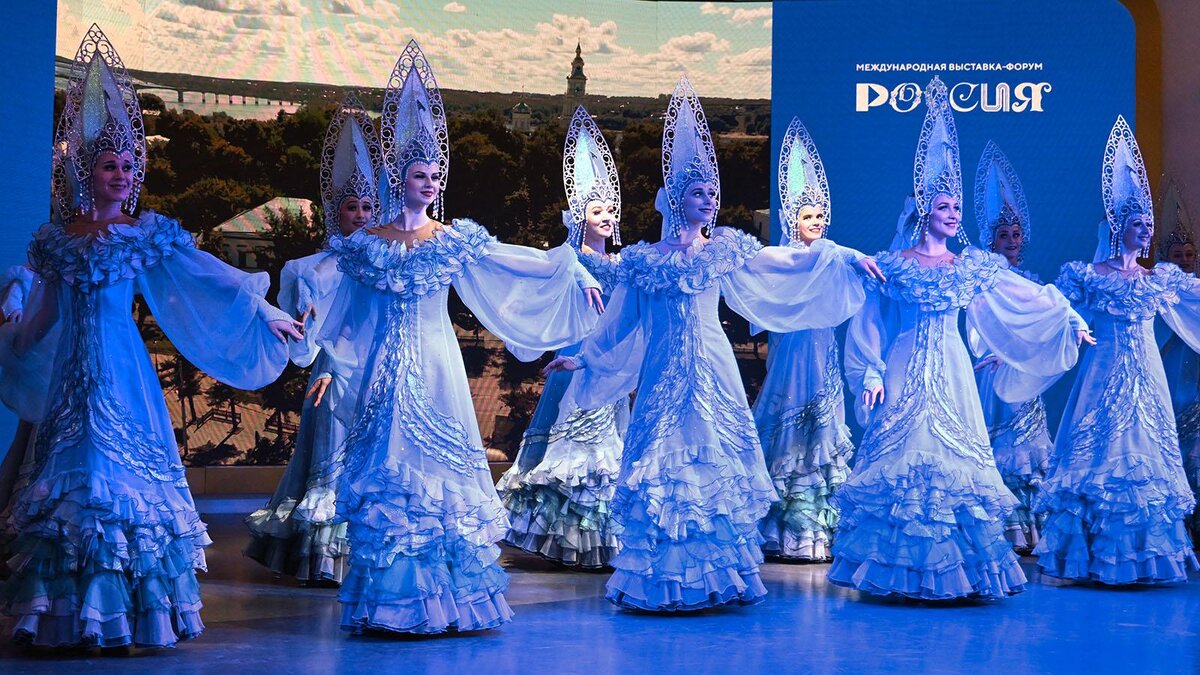 Кирилл Каллиников / РИА Новости📷Лучше узнать Костромскую область поможет интерактивная экскурсия с необычными гидами. Для взрослых ее проведут Иван Сусанин и Кострома, славянская богиня весны и плодородия. Детей же с историей и культурой региона познакомит, предварительно заинтересовав рассказом о себе, Снегурочка.