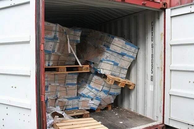 Повреждение плохо закрепленного груза при перевозке 