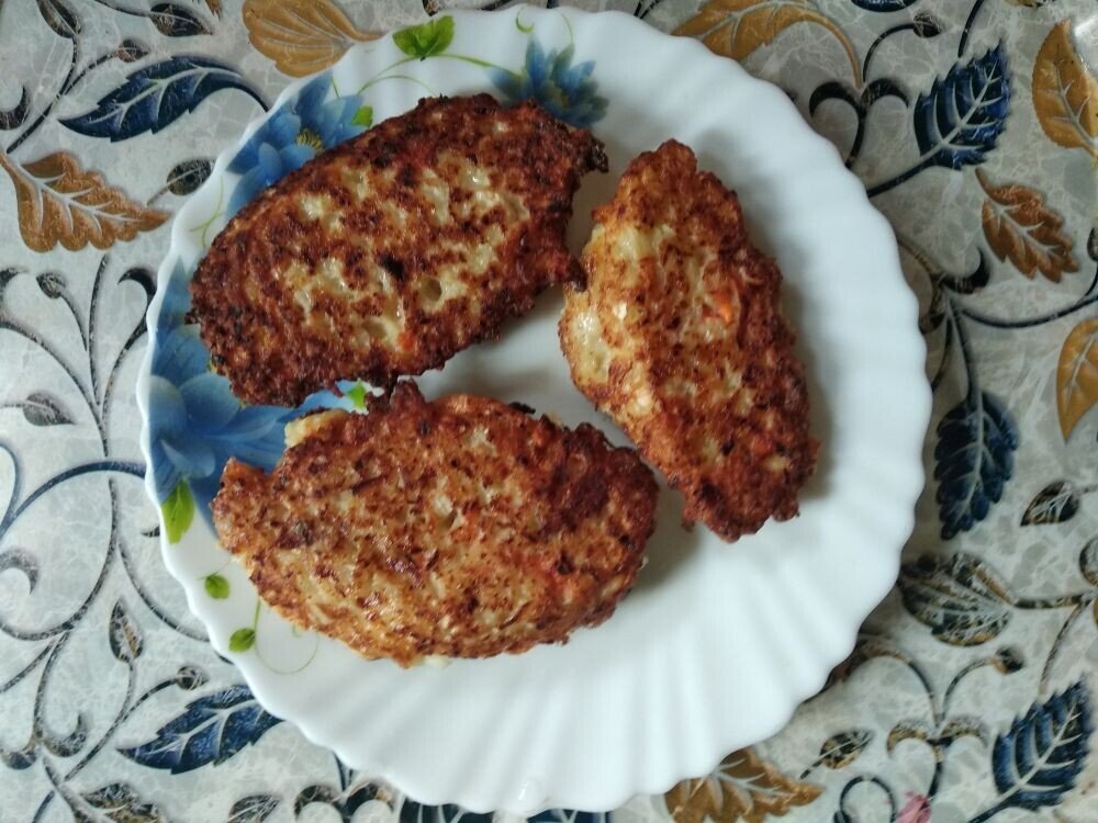 котлеты домашние. котлеты по домашнему. котлеты мясные. трапеза на второе. 2 мясных котлеты.