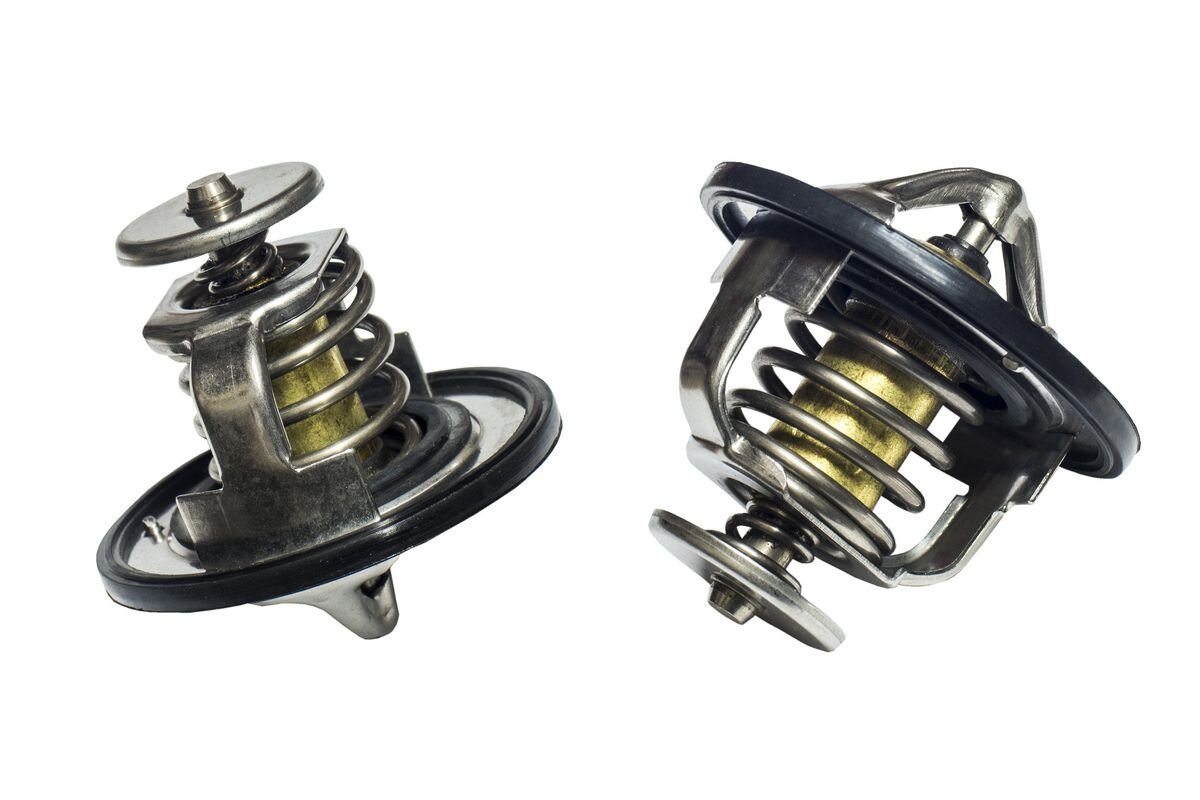 Термостат регулирует температуру антифриза📷
