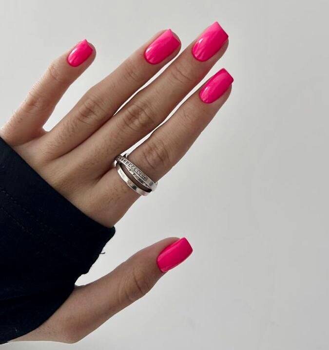 Летний яркий маникюр на длинные. Ногти острые дизайн новинки. Красивый маникюр на длинные. Аристократический маникюр. Малиновый маникюр на острые ногти.