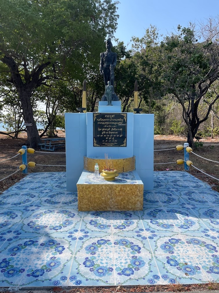 Памятник адмиралу