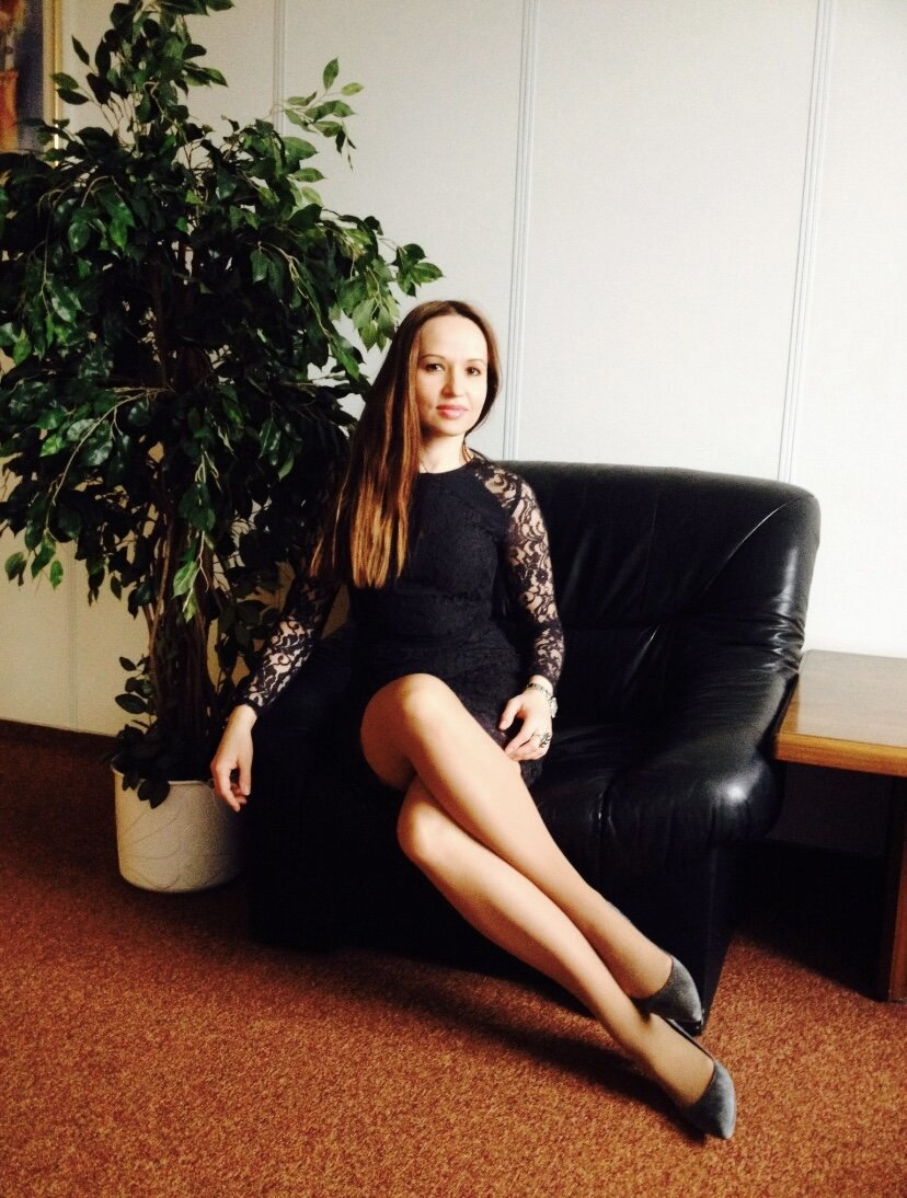 В холле компании, где я работала.