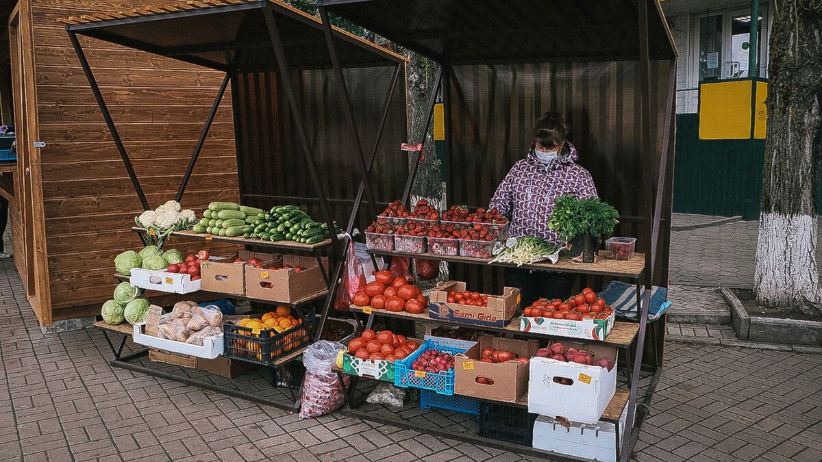     Жителей Приморского края ошеломила история о дерзком клиенте овощного павильона. Встревоженная женщина-продавец немедля обратилась за помощью.