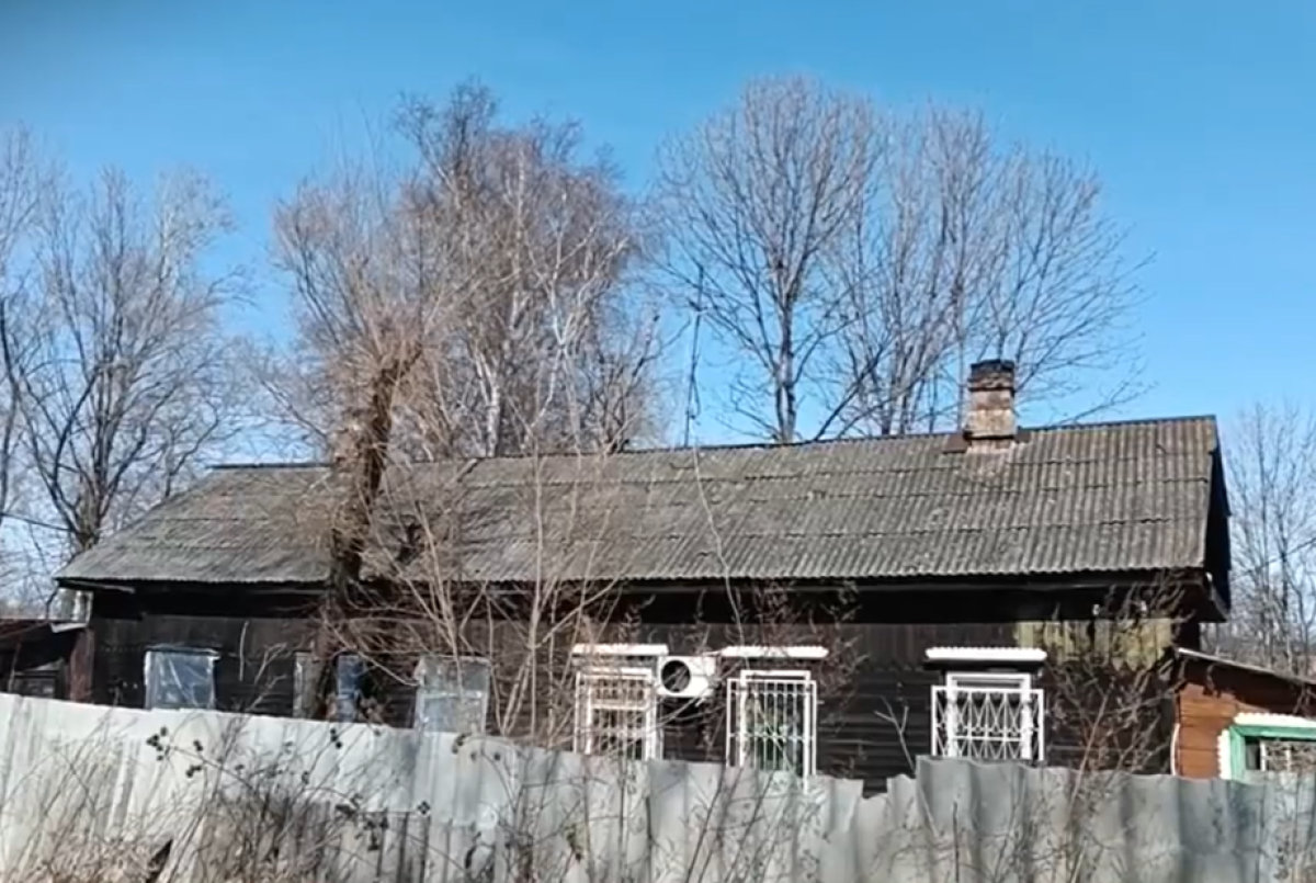    Жители старейшего деревянного дома в Хабаровске страдают от крыс и холода