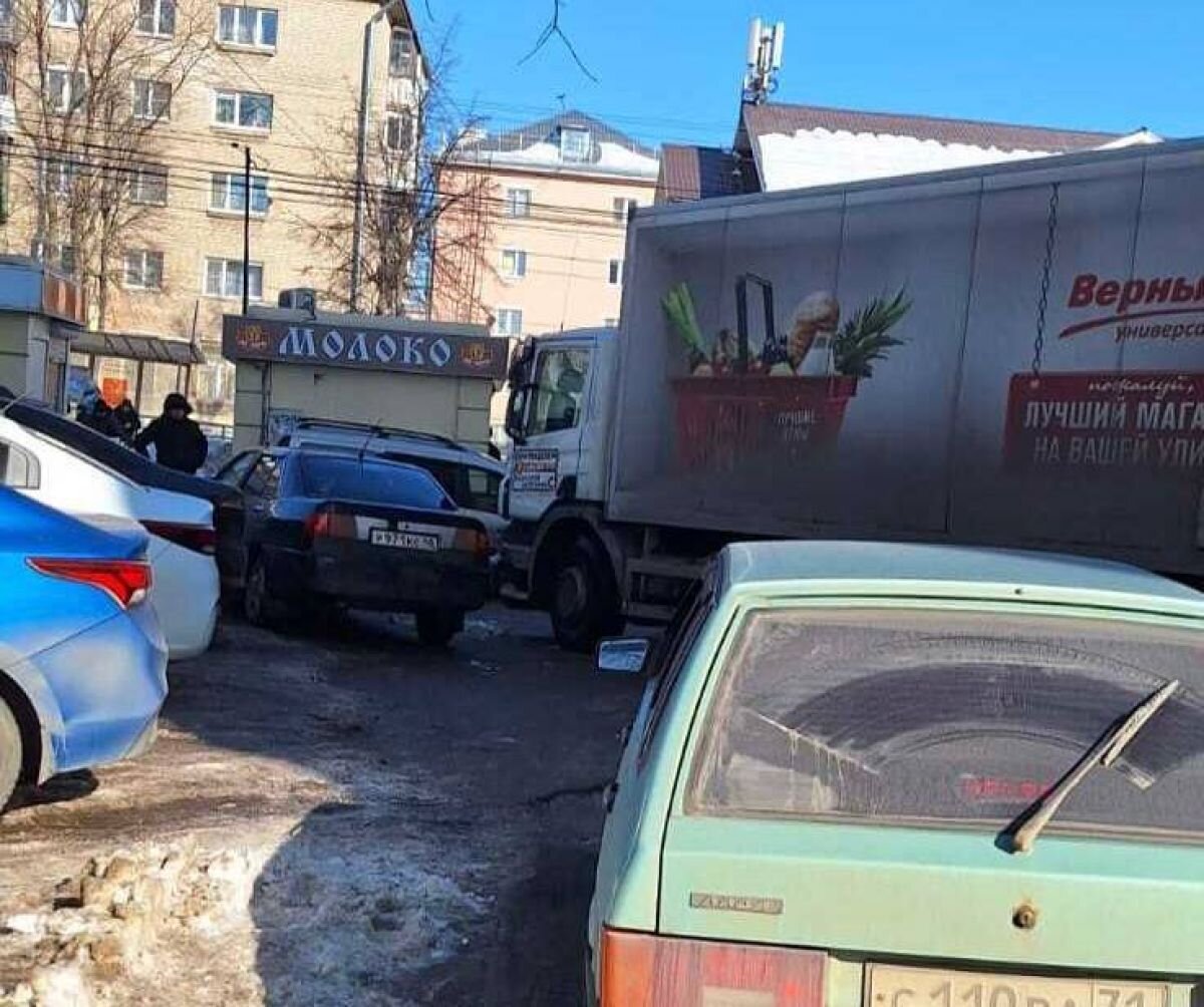 Попали в клетку: жители Пролетарского района не могут выехать из  собственного двора | «Тульские новости» | Дзен