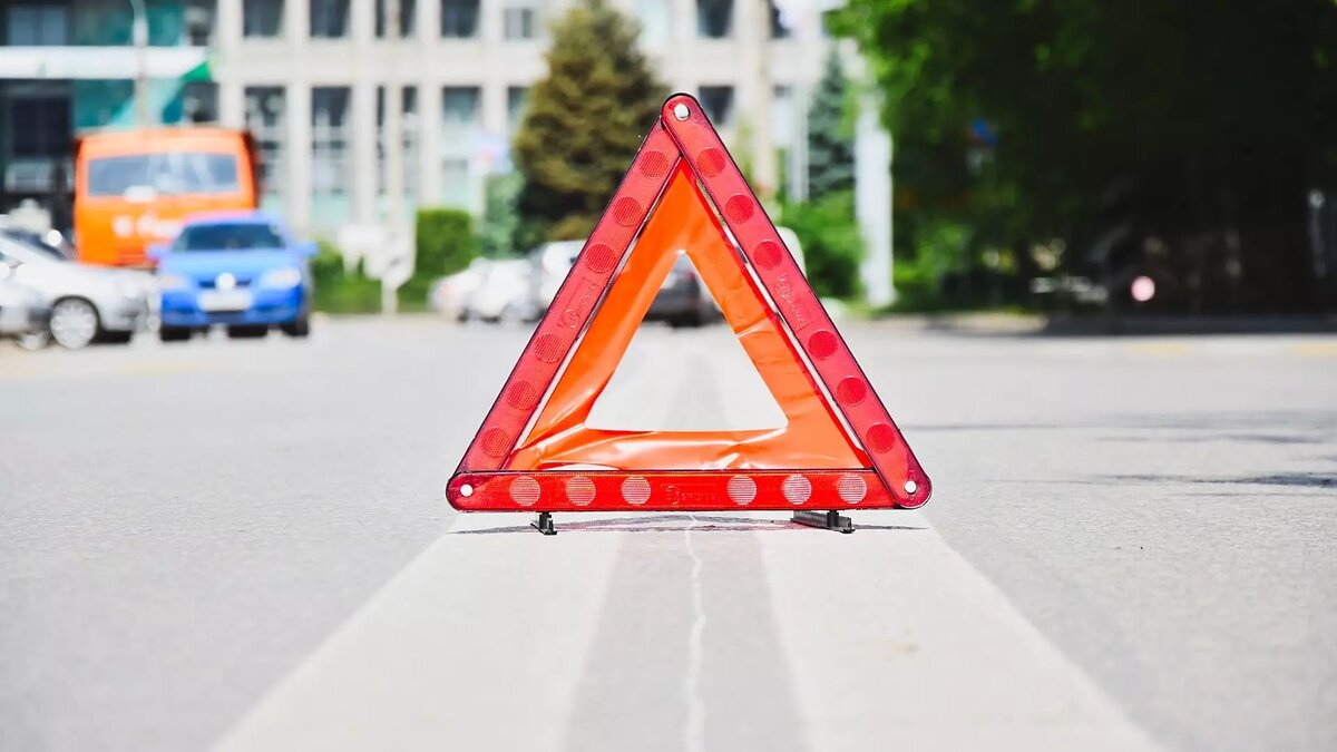     Накануне вечером, 26 марта, в Челябинске произошло ДТП с участием грузового автомобиля и общественного транспорта, об этом очевидцы сообщили в соцсетях.