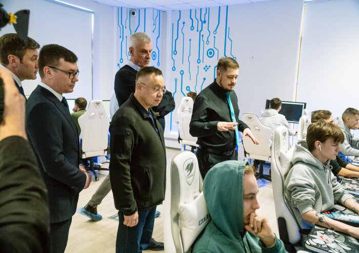 Фото: правительство Магаданской области. В церемонии открытия «Киберарены» приняли участие министр строительства и ЖКХ России Ирек Файзуллин и губернатор Магаданской области Сергей Носов