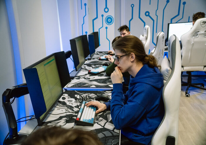 Фото: правительство Магаданской области. В центре созданы условия для занятий компьютерным спортом, спортивным программированием и фиджитал-спортом