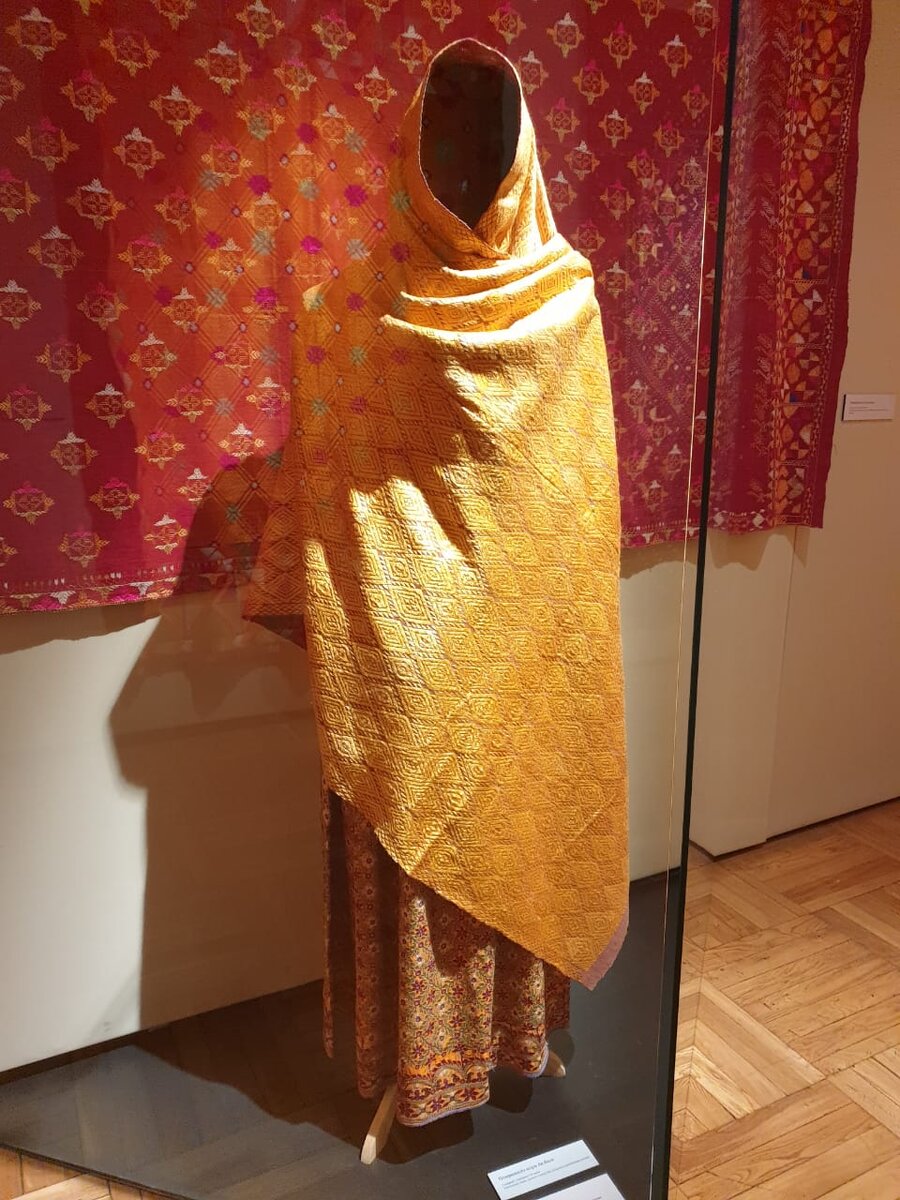 Юбка Гуджарат, Банни. начало XX в Шелковая ткань, зеркала, вышивка шелковыми нитями