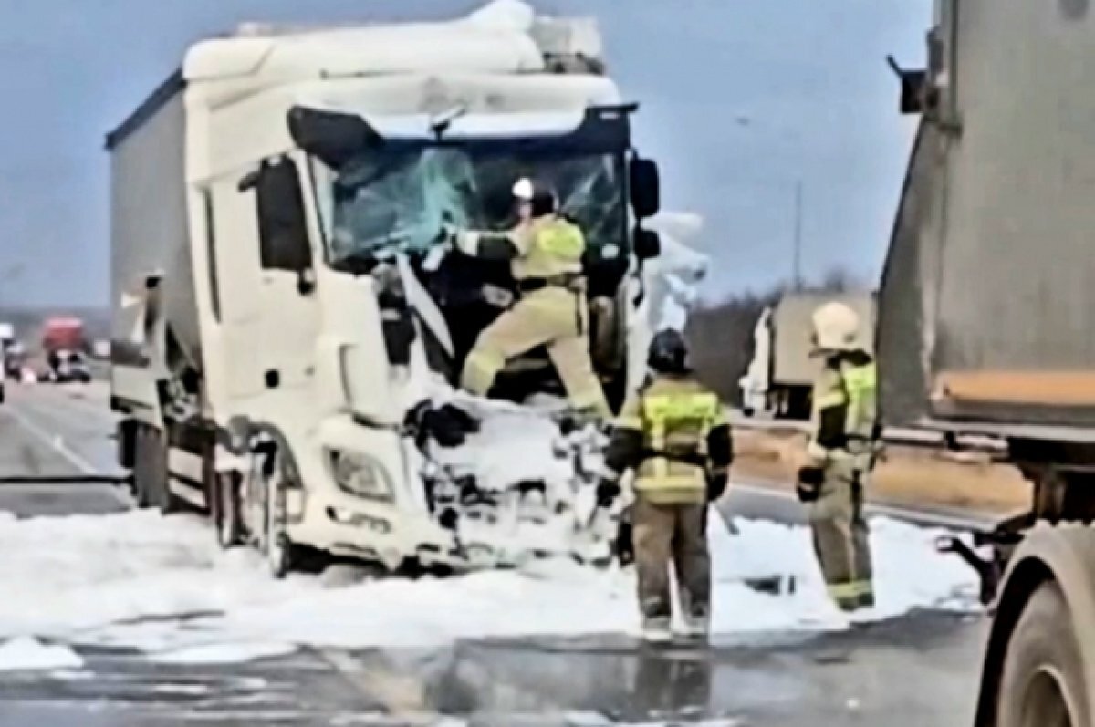    На М-4 «Дон» из-за столкновения 2 фур произошла утечка растворителя