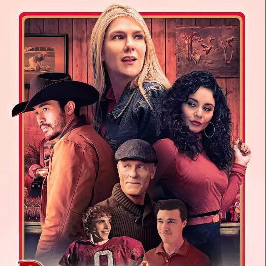     Лили Рэйб пытается привыкнуть к жизни в провинции в трейлере «Downtown Owl»